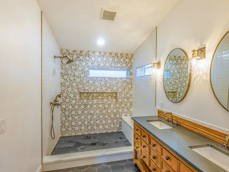 Belle salle de bain rénové entièrement